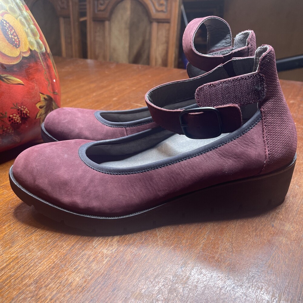 EARTH 10M Zurich Sion Purple Women’s Leather AnkleStrap Almond Toe Comfort Wedge